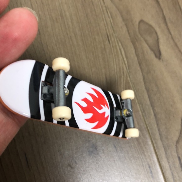 Tech Deck Black Label Fingerboard - Picture 4 of 6